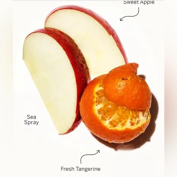 NWT Fresh & Clean Candle from Victoria’s Secret PINK. In box. 2 avail, 1 sold. - Picture 2 of 5